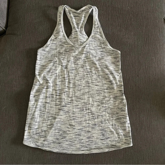 Lululemon Salute the Sun Singlet II - Size 4 - Picture 3 of 6